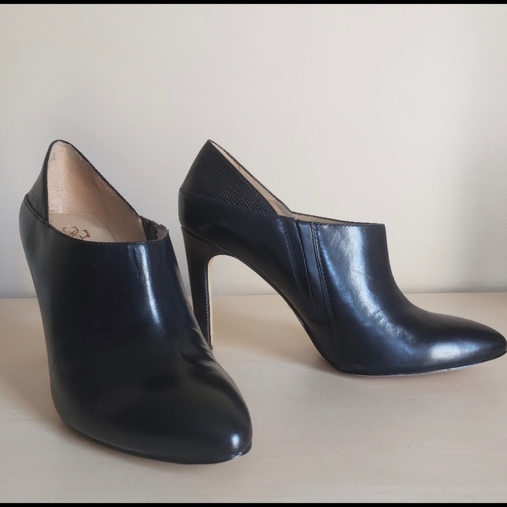 Gorgeous Ann Taylor black leather booties